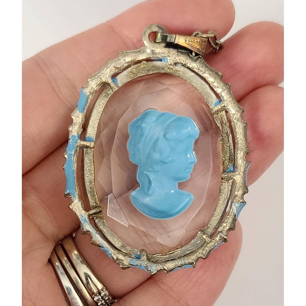 Vintage 1970s Blue Cameo Pendant Necklace